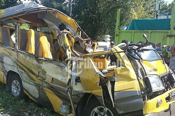 Isuzu Elf kecelakaan di tol Cipali, Purwakarta, Jabar