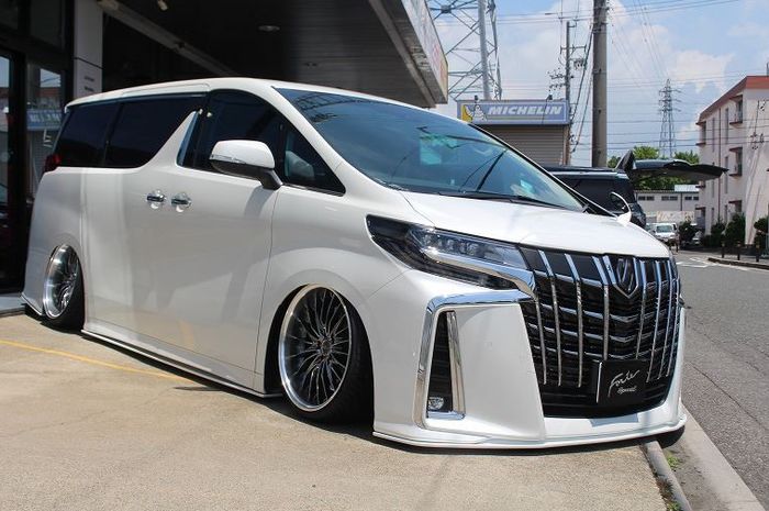 Modifikasi Toyota Alphard hasil garapan Forte Spesial