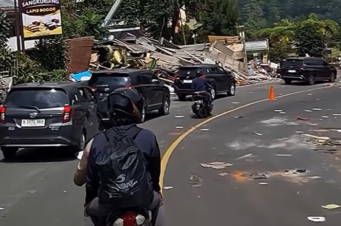 Sempat ditutup ada pengusuran gimana kondisi lalu lintas di puncak Bogor