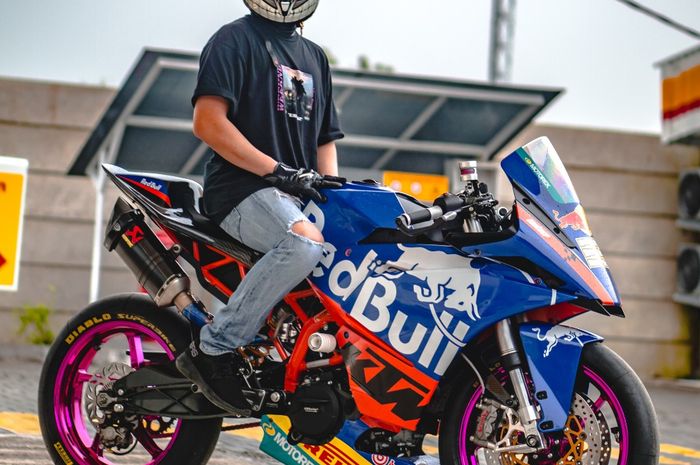 Modifikasi KTM RC390 dengan konsep hedon dan racing, menghabiskan dana Rp 185 juta!