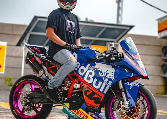 KTM RC390 Makin Ala Motor Balap 