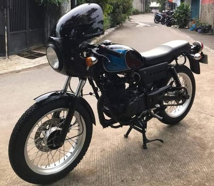 Tampang maskulin, Bajaj Pulsar 180 custom ala motor Vintage