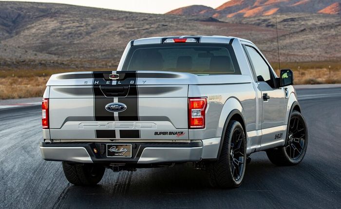 Tampilan belakang Ford F-150 Super Snake 