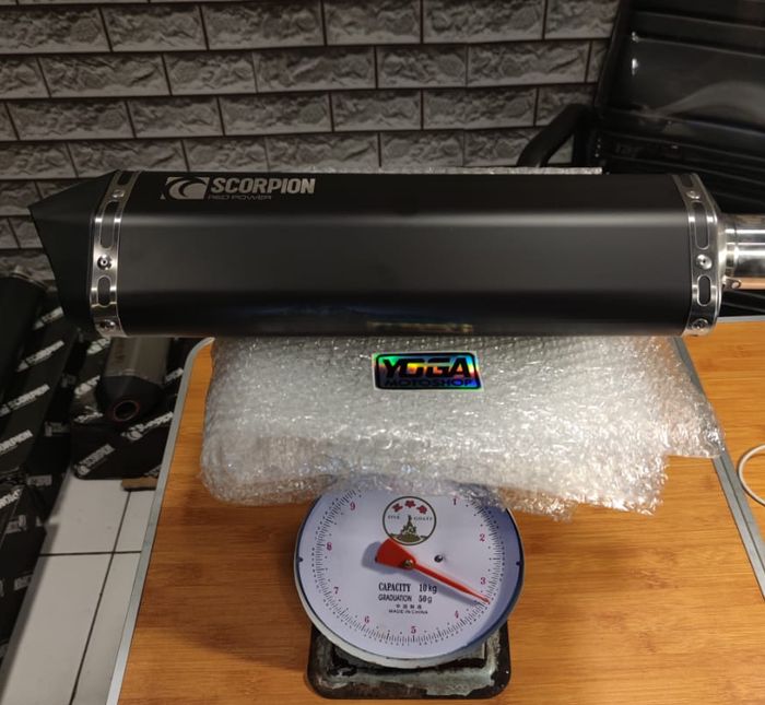 Knalpot Scorpion yang tipe Black Series punya bobot 3,4 Kg