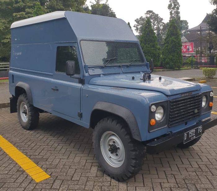 Land Rover Defender 110 Tahun 1989 eks TVRI yang dilelang murah meriah