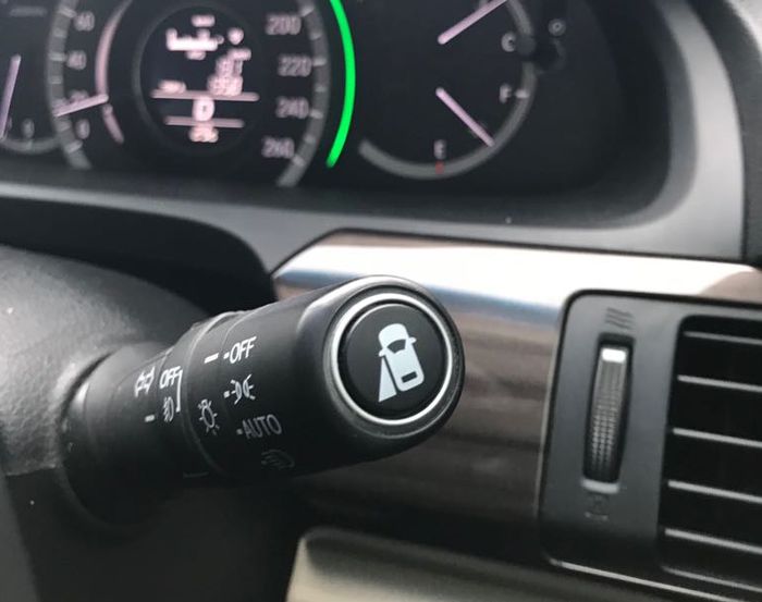 Aktivasi LaneWatch melalui tuas balik kemudi