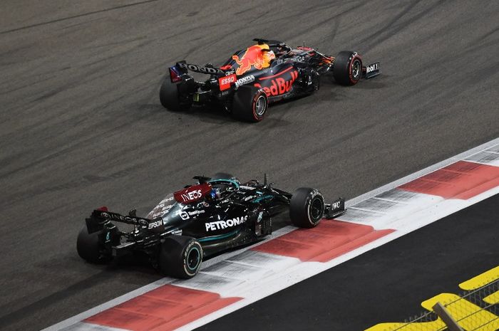 Mobil Red Bull bermesin Honda menumbangkan dominasi tim Mercedes pada balapan penutup di F1 Abu Dhabi 2021