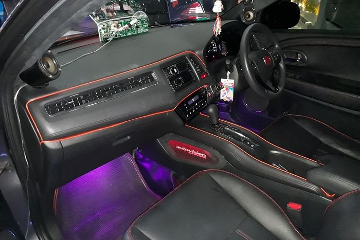 Interior mewah dan keren berkat pencahayaan yang kreatif