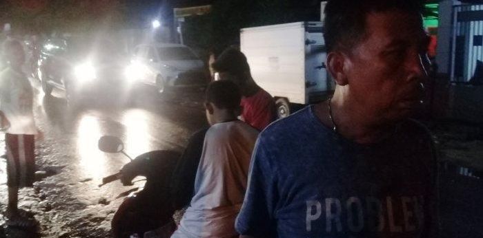 Suasana Jl Monginsidi Baru, Makassar, Kamis (3/1/2019) malam. Sebelumnya di lokasi ini warga dibuat berlarian akibat serangan sekelompok pemotor