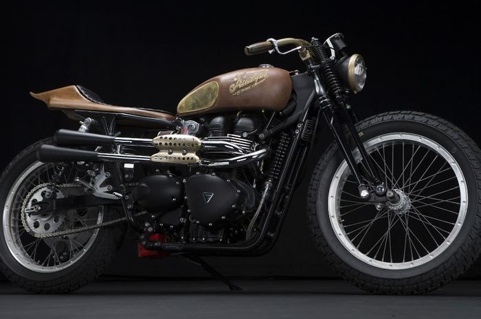 Triumph Scrambler 2013 kustom flat tracker dari Sarah lahalih dan Garage Company, dilansir oleh www.autoevolution.com