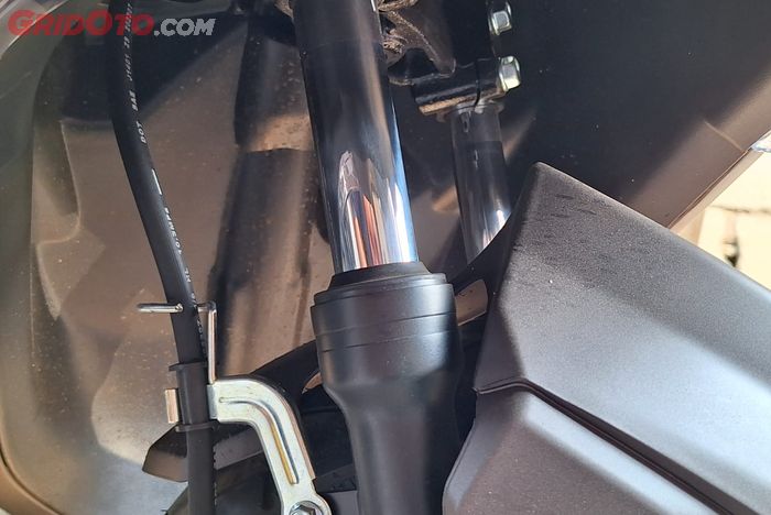 Sokbreker depan Polytron Fox R sudah dilakukan perbaikan 