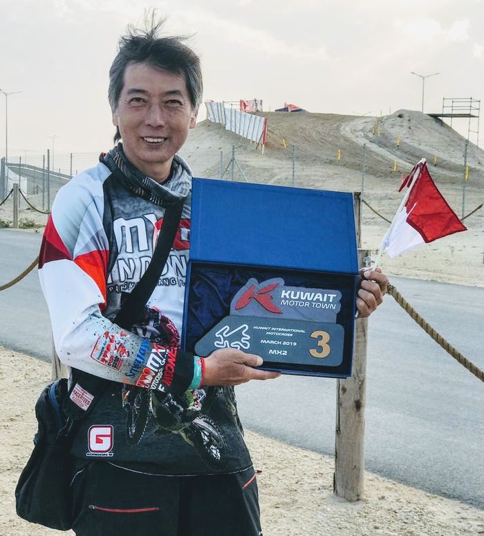 Frans Tanujaya saat membawa pembalap Indonesia berlaga di Kuwait