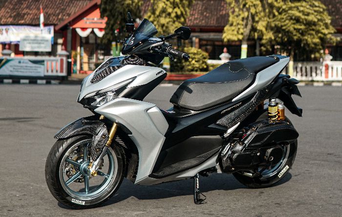 Yamaha New Aerox dandan proper, kelir bodi silver dikombo karbon kevlar