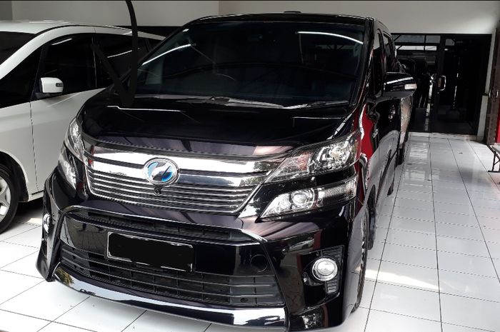 Toyota Alphard Hybrid CBU bekas yang ada di showroom Allison Automobile