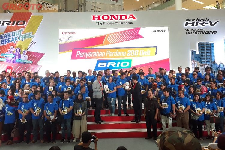 Wow 200 Pembeli Pertama All New Brio Datangi Gandaria City Gridoto Com
