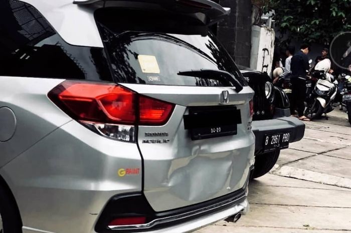 Pantat Penyok Mobilio