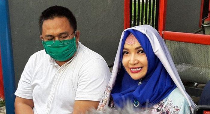 Artis Roro Fitria dibebaskan dari Rumah Tahanan Wanita Pondok Bambu, Duren Sawit, Jakarta Timur, Kamis (2/4/2020) sore. 