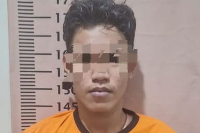 Salah satu pelaku komplotan pencurian motor di Karawaci, kota Tangerang yang ditangkap saat pereteli motor, kini terancam denda Rp 500 juta