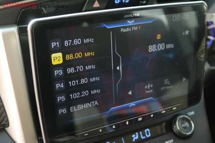 Head unit standar digusur pakai produk Alpine Halo9