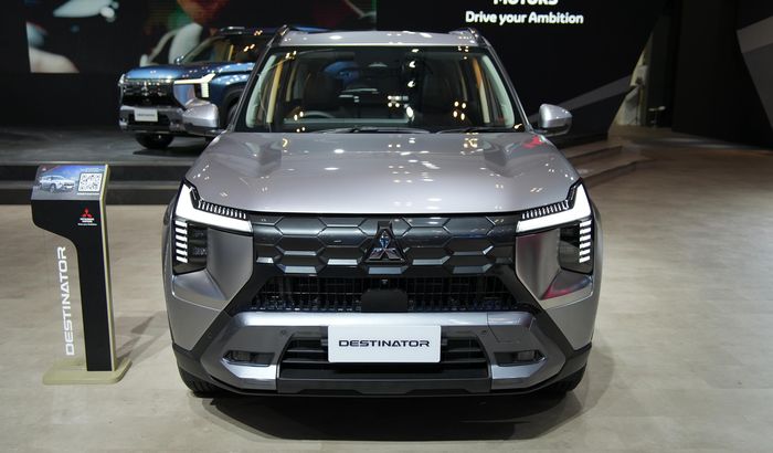 Mitsubishi Destinator desain fascia menganut dynamic shield khas kendaraan Mitsubishi Motors