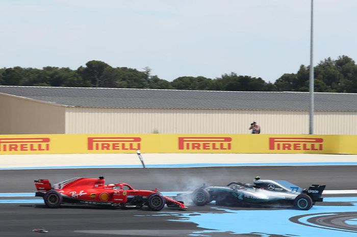 Sebastian Vettel dan Valtteri Bottas bentrok di tikungan pertama sirkuit Paul Ricard tak lama setelah start GP F1 Prancis