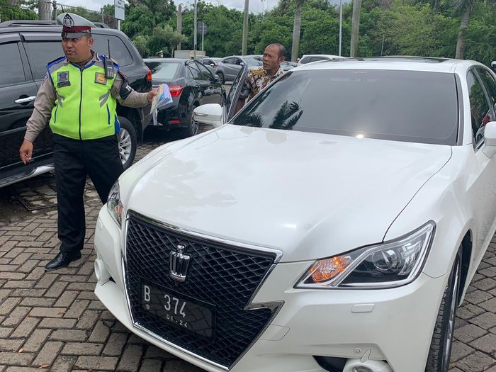 Razia pajak kendaraan di Pantai Indah Kapuk, Rabu (19/2/2020).