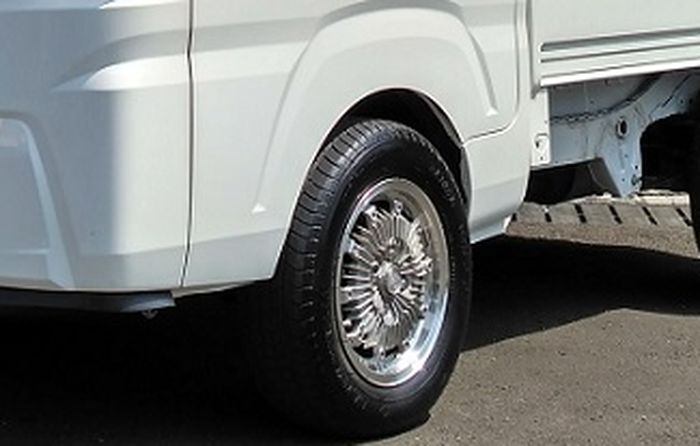 Pelek langka Honda ukuran 14 inci, pas banget dipasang di bodi mungil Hi-Max 