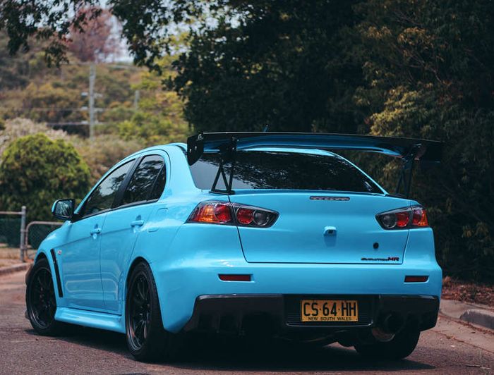 Tampilan belakang Mitsubishi Evo X tampil agresif adopsi gaya street racing