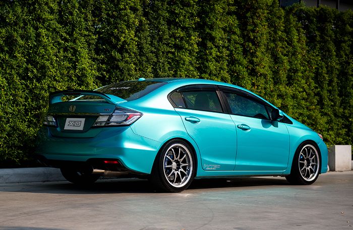 Tampilan belakang modifikasi Honda Civic FB juga dihias part-part USDM