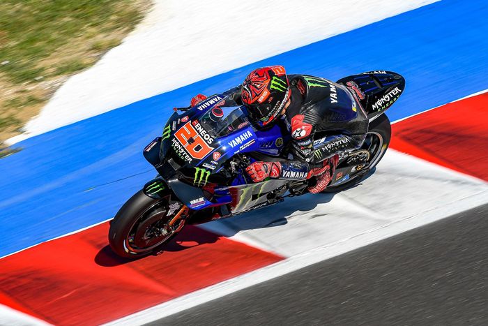 Fabio Quartararo menggeber Yamaha M1 sebanyak 80 lap sambil menuji coba sasis baru pada hari pertama tes MotoGP Misano 2022