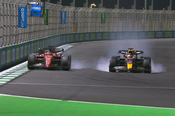 Pertarungan ketat antara Max Verstappen dan Charles Leclerc