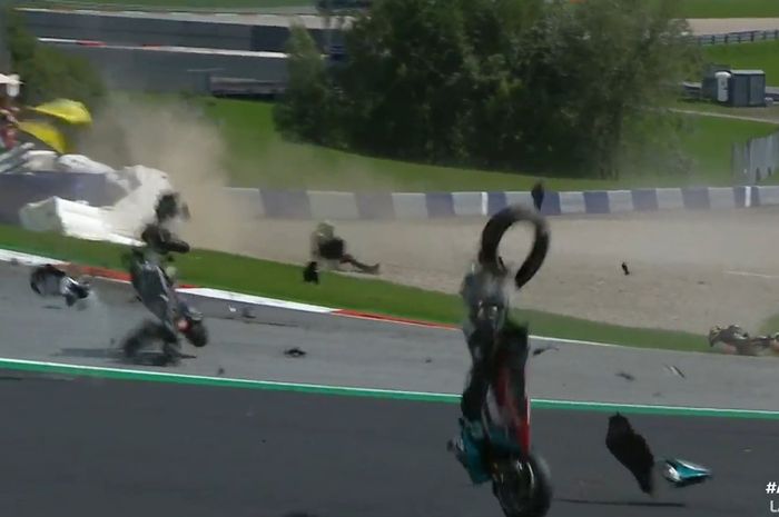 Crash tikungan 3 lap ke-9 MotoGP Austria 2020