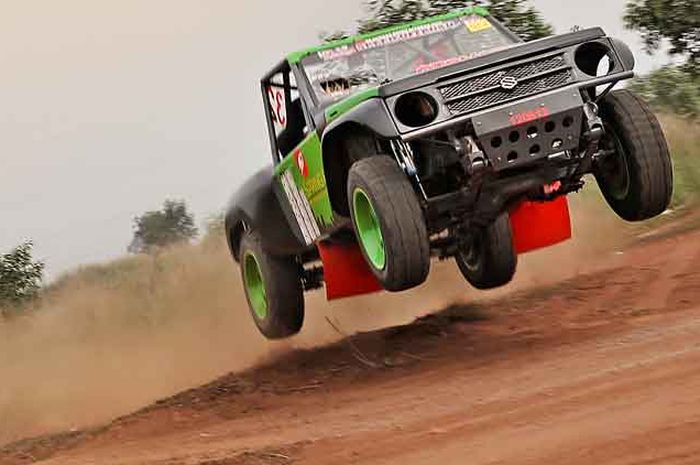 Buktikan Jimny bisa melawan jip-jip speed off-road lain
