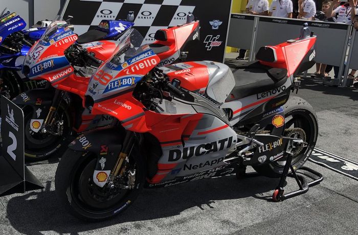 Motor Jorge Lorenzo dan Dovizioso di parc ferme MotoGP Italia
