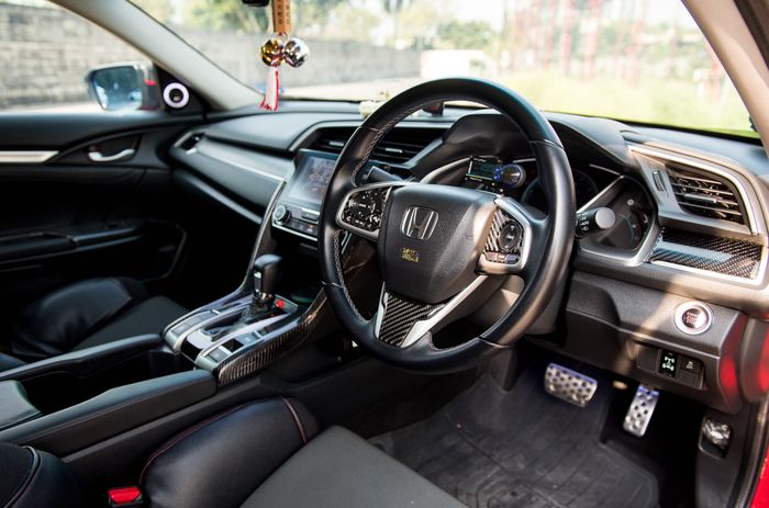 Tampilan kabin modifikasi Honda Civic Tubro dikemas lebih sporty