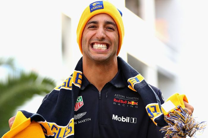 Daniel Ricciardo memiliki pandangan tersendiri pada kedua calon juara dunia F1 2018