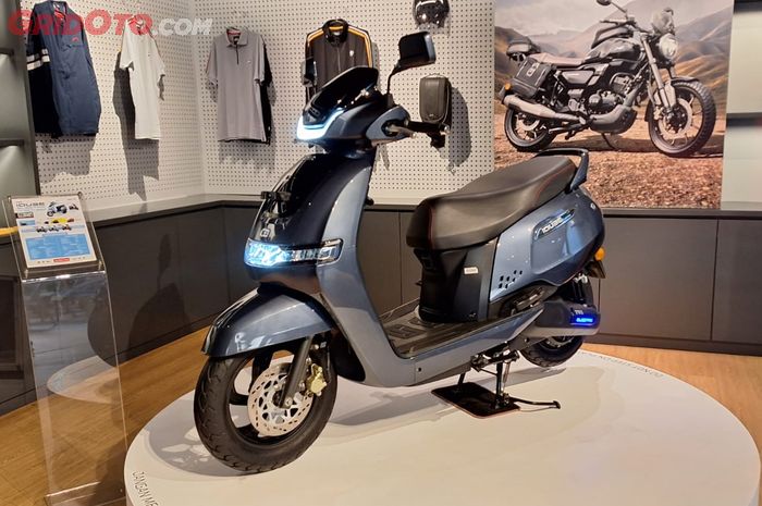 Leganya bagasi TVS iQube S 2025