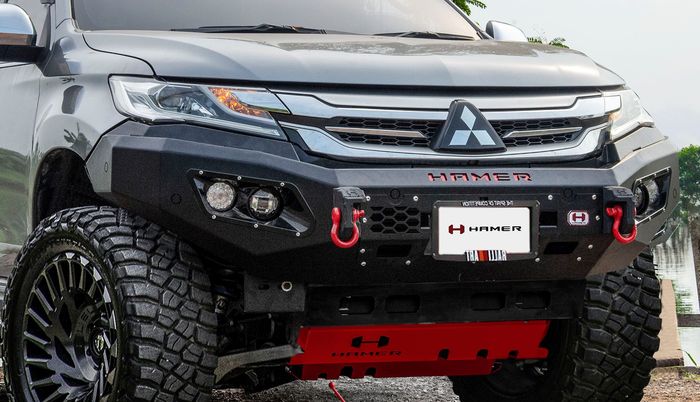 Aplikasi bull bar Hamer 4x4 seri King bikin garang aura Mitsubishi Pajero Sport