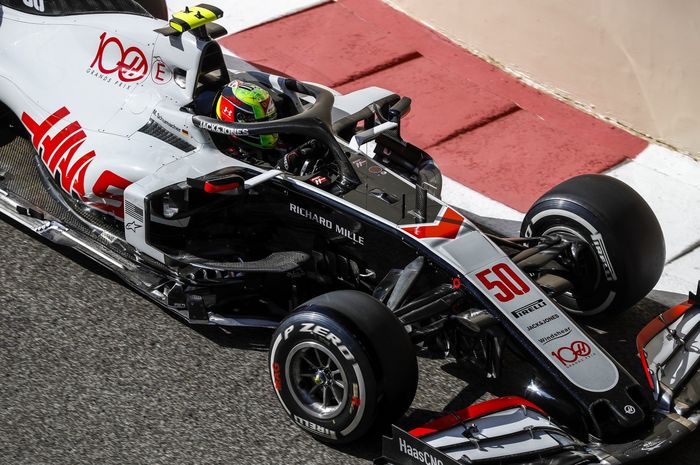 Mick Schumacher saat mengikuti sesi latihan bebas pertama (FP1) F1 Abu Dhabi 2020 bersama tim Haas