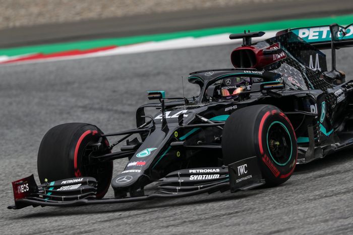 Tampil mendominasi dengan menjadi yang tercepat di dua sesi latihan bebas F1 Austria 2020, begini tanggapan Lewis Hamilton