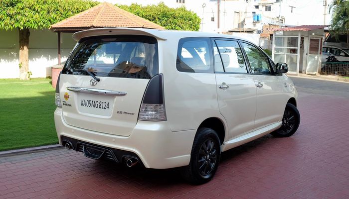 Buritan Toyota Kijang Innova hasil garapan KitUp Automotive