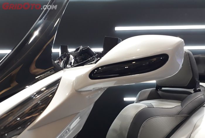 Spion All New Honda PCX yang telah dimodifikasi dengan konsep exclusive touring