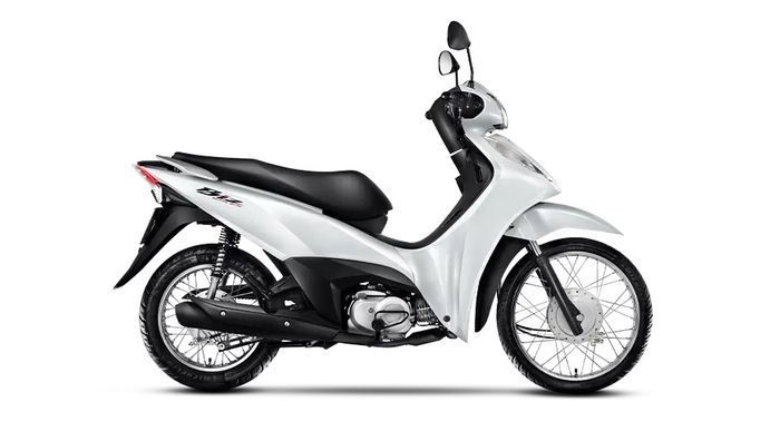 Versi pelek jari-jari tersedia dengan pelek depan teromol