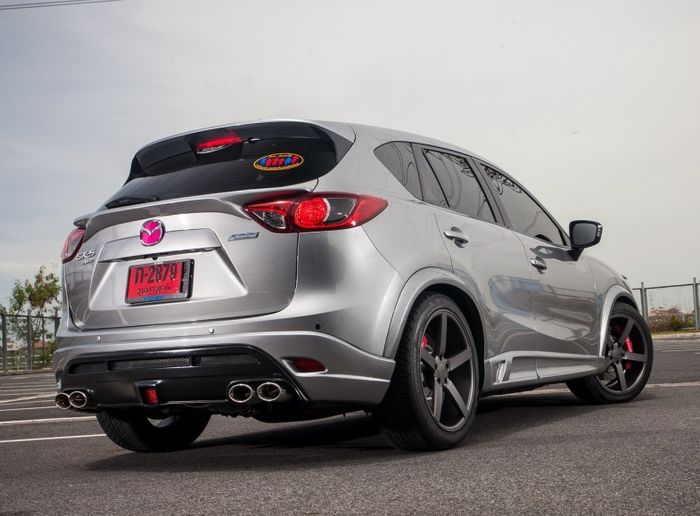 Tampilan belakang modifikasi Mazda CX-5 lama ekspos aura sporty