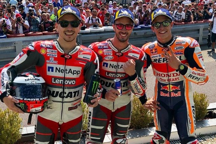 Jorge Lorenzo, Andrea Dovizioso dan Marc Marquez berpose usai balap MotoGP Brno