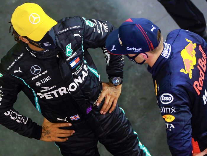 Lewis Hamilton dan Max Verstappen setelah sesi kualifikasi F1 Abu Dhabi 2020
