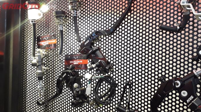 Jajaran produk master rem KYTA di IMOS 2025