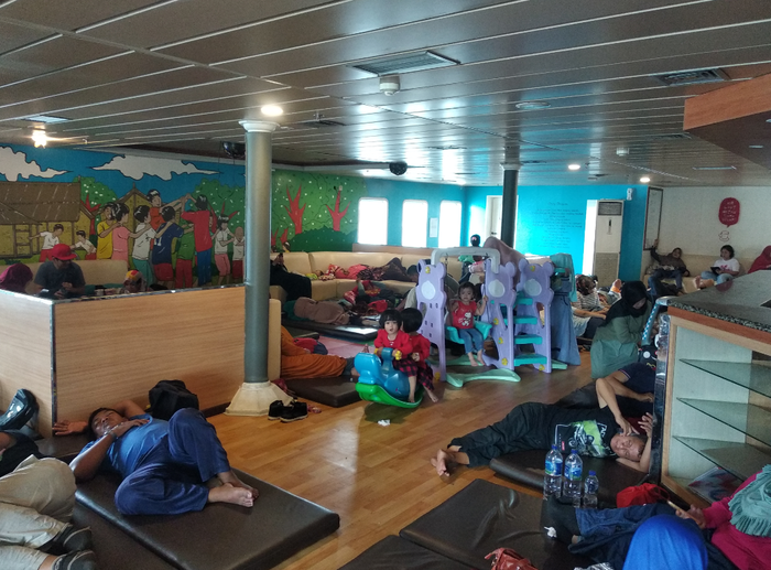 Ruangan play ground dan penumpang ber-AC di kapal ferry Dermaga Executive