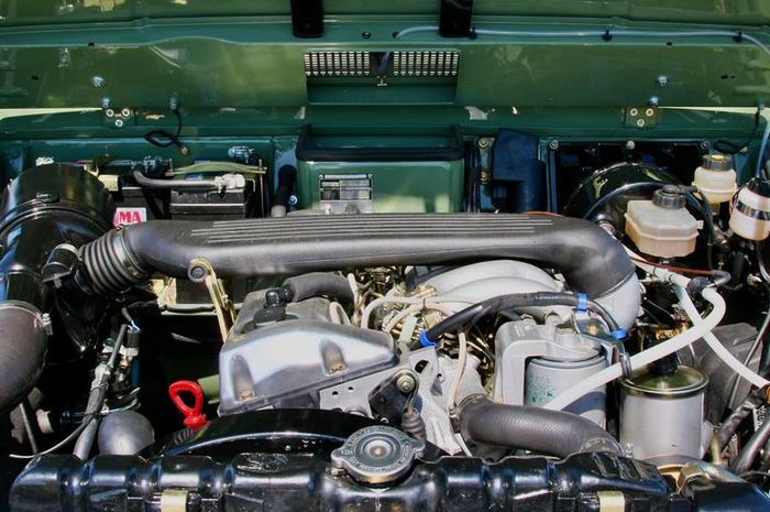 mesin diesel inline-five 2.500cc pada Mercedes-Benz G-Class