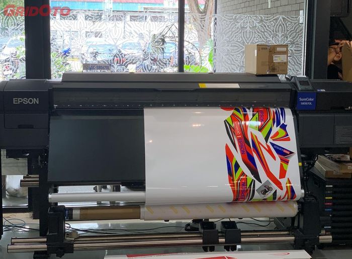 Printer EPSON menggunakan bahan Maxdecal
